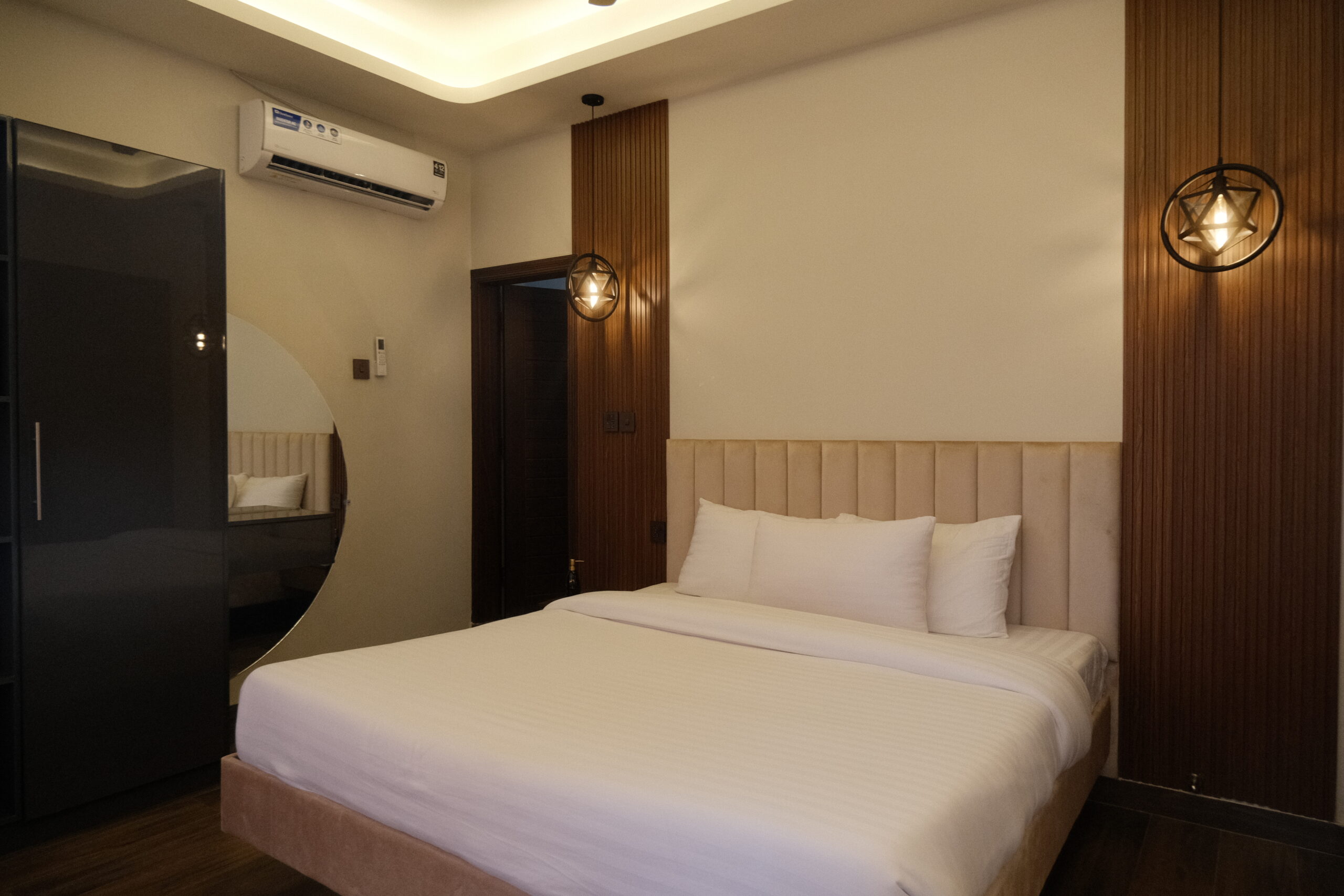 805 — Neelum Luxe