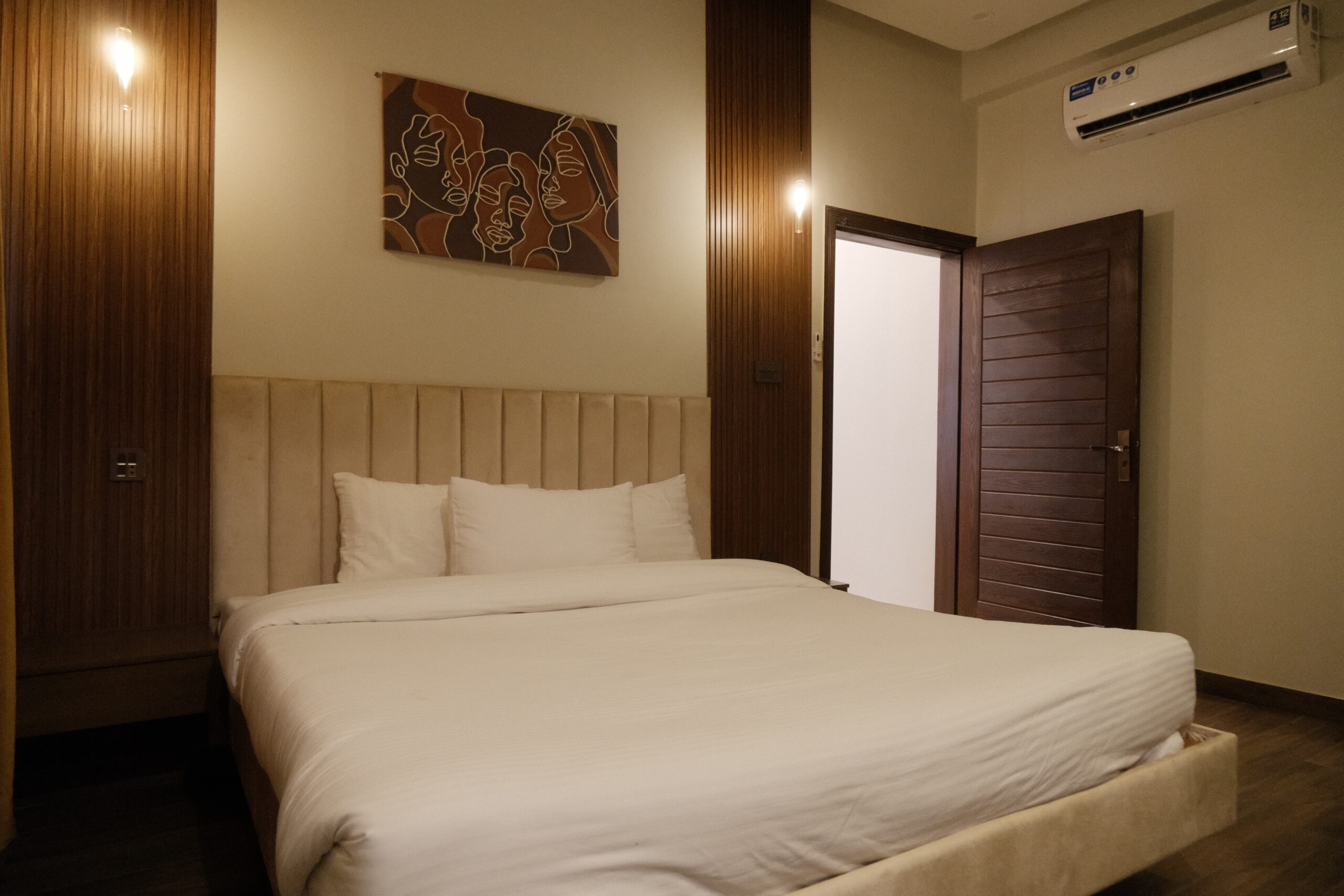 811 — Srinagar Luxe